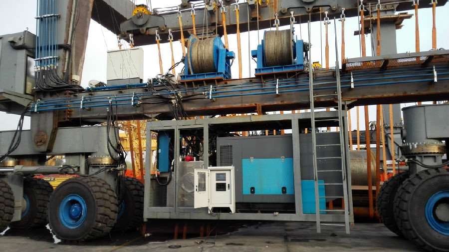 游艇吊安裝門式起重機(jī)安全監(jiān)控系統(tǒng)現(xiàn)場圖一